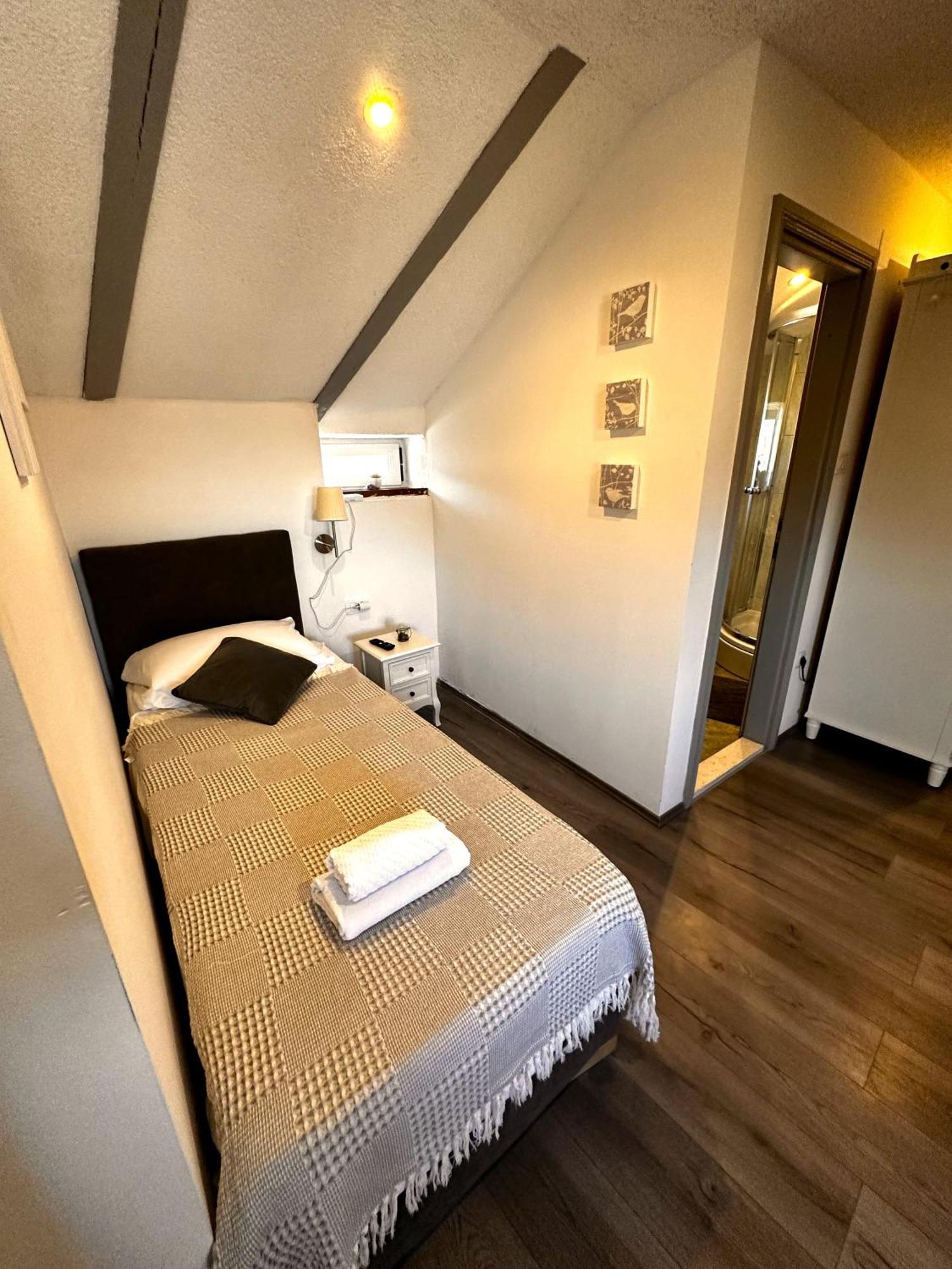 XIV Century Rooms Kastela Phòng bức ảnh