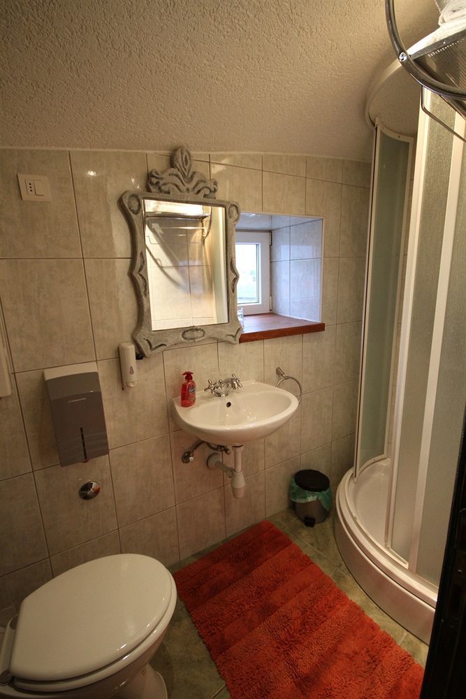 XIV Century Rooms Kastela Ngoại thất bức ảnh